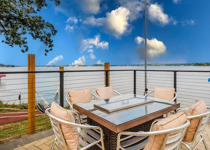 Hébergement de vacances The Grand View On Pistakee Pool Pier Stunning Panoramic Views