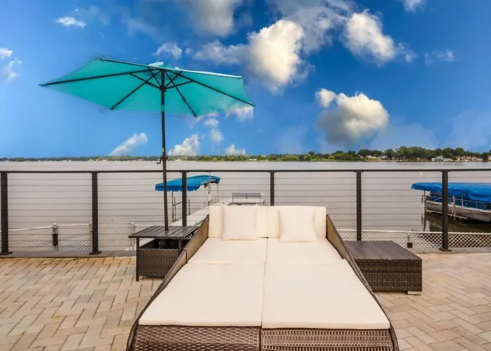 The Grand View On Pistakee Pool Pier Stunning Panoramic Views *