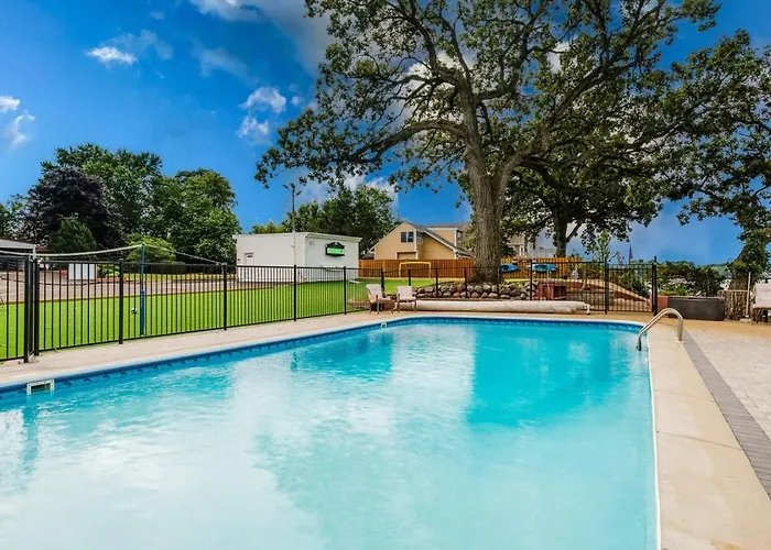Hébergement de vacances The Grand View On Pistakee Pool Pier Stunning Panoramic Views *