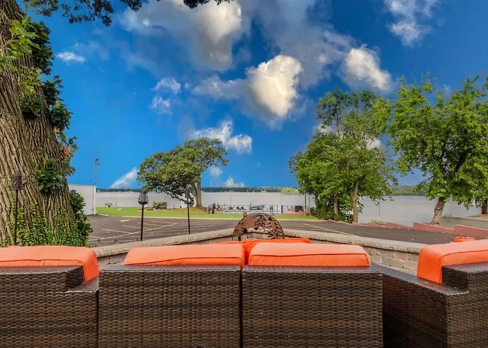 The Grand View On Pistakee Pool Pier Stunning Panoramic Views Hébergement de vacances *
