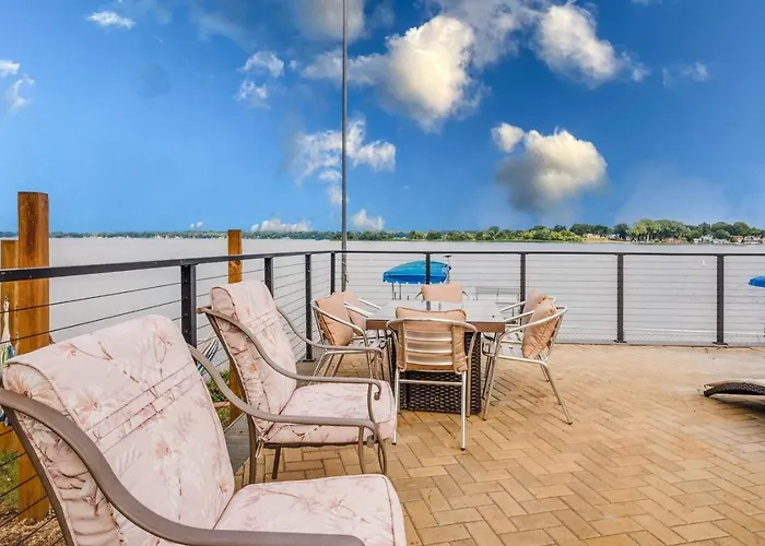 The Grand View On Pistakee Pool Pier Stunning Panoramic Views Hébergement de vacances *