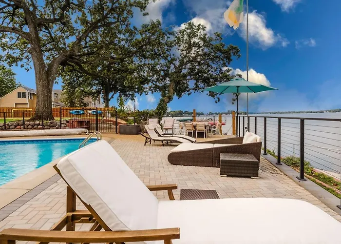 The Grand View On Pistakee Pool Pier Stunning Panoramic Views Hébergement de vacances *