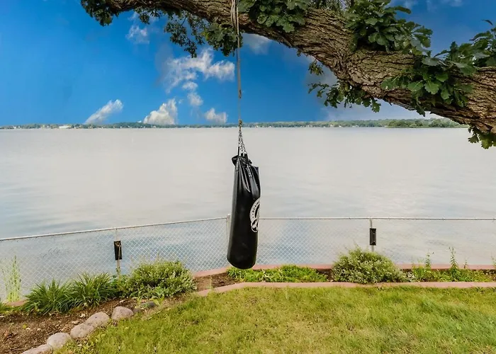 Hébergement de vacances The Grand View On Pistakee Pool Pier Stunning Panoramic Views Fox Lake