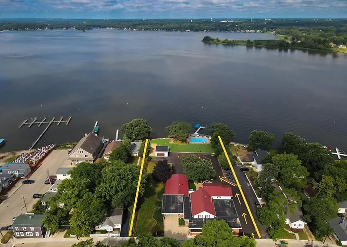 The Grand View On Pistakee Pool Pier Stunning Panoramic Views *