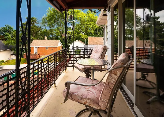 Hébergement de vacances The Grand View On Pistakee Pool Pier Stunning Panoramic Views *